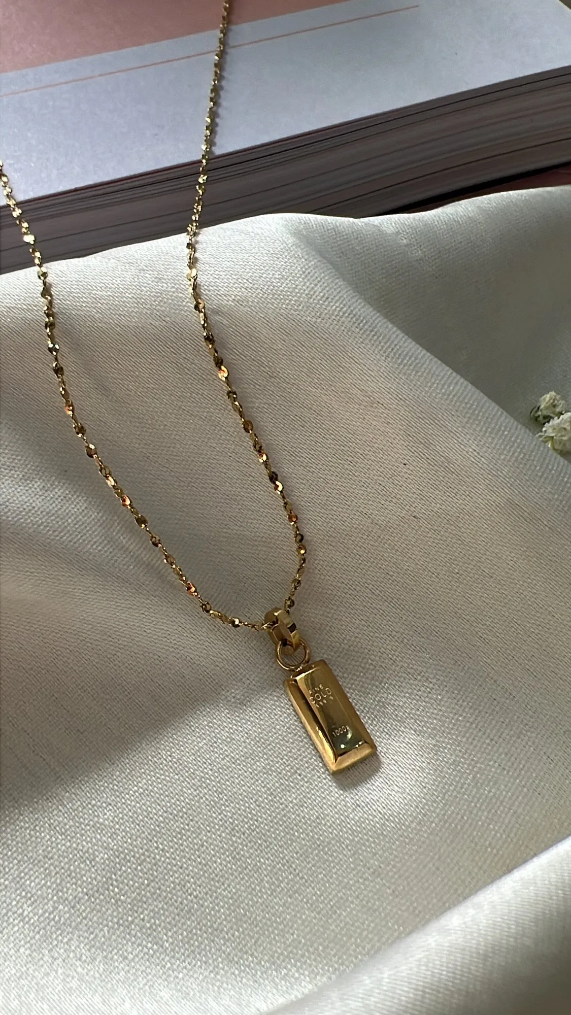 Gold bar neckpiece