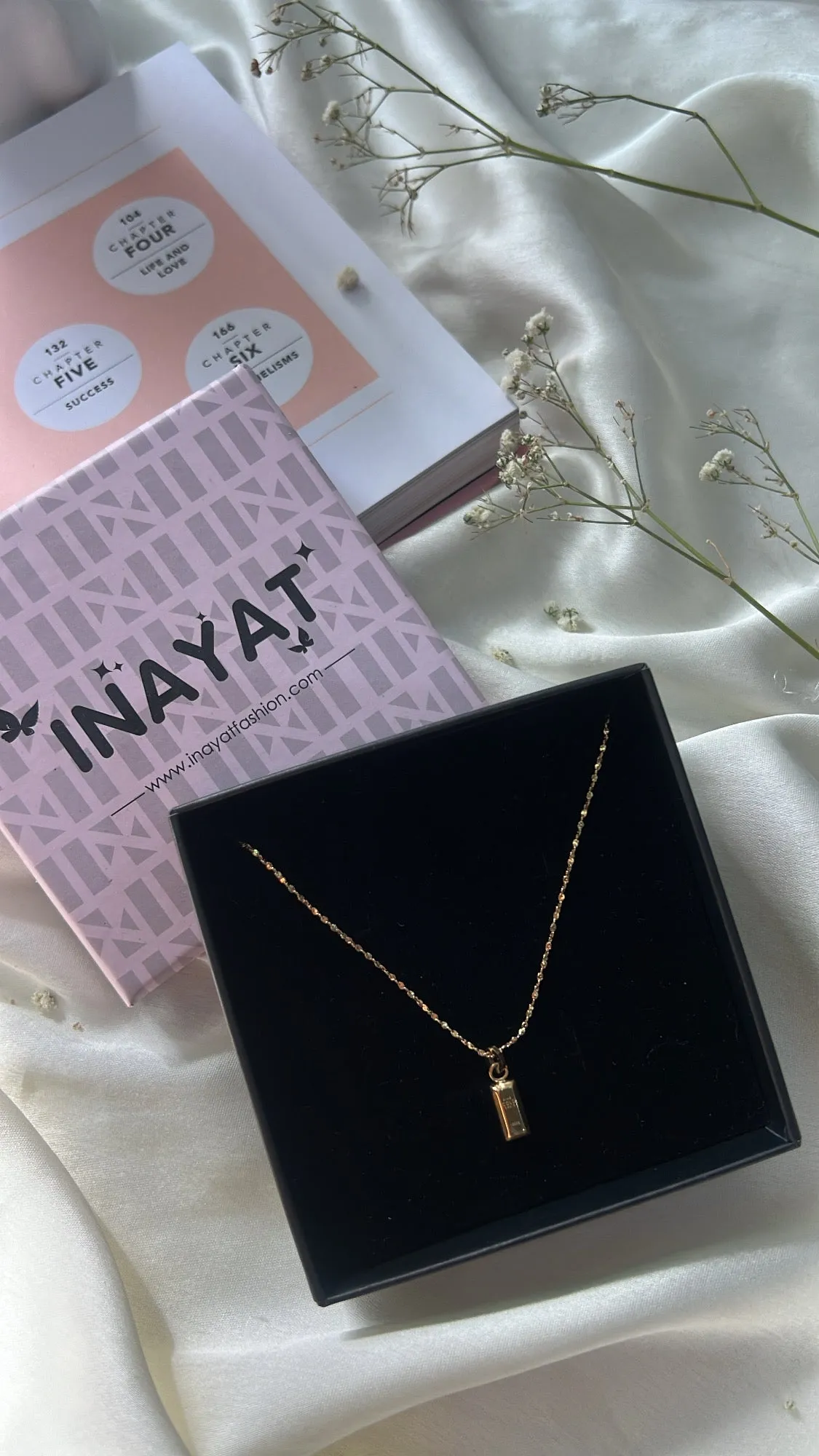 Gold bar neckpiece