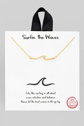 HAMMERED WAVE PENDANT NECKLACE