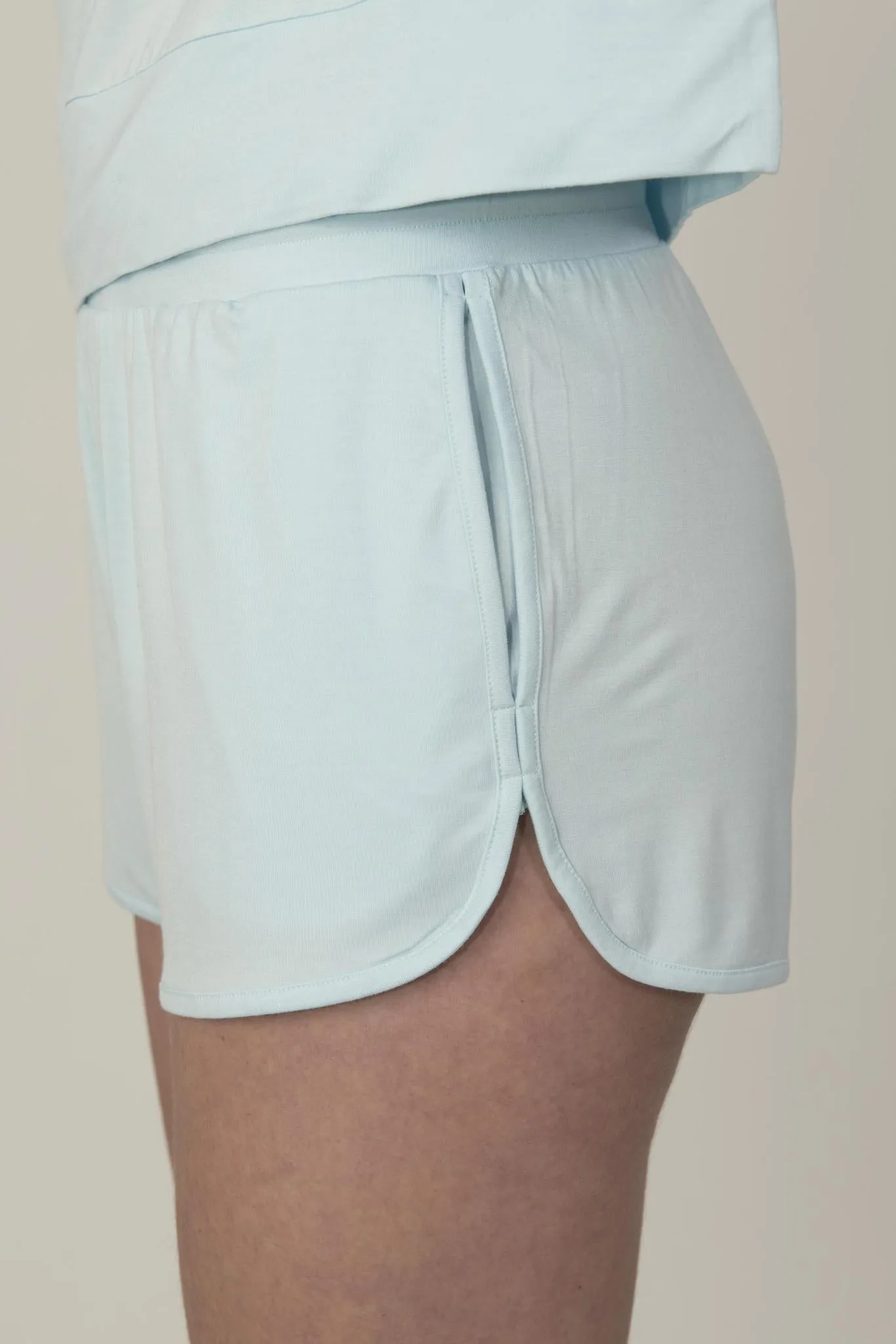 Hang out track shorts in ice blue